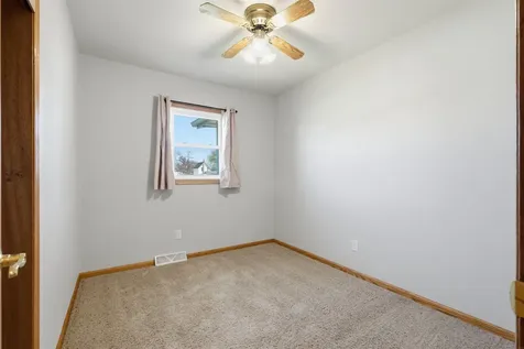 1110 N 2nd Street Manchester IA 52057