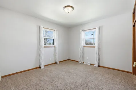 1110 N 2nd Street Manchester IA 52057