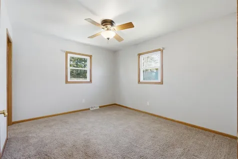 1110 N 2nd Street Manchester IA 52057