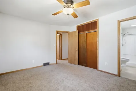 1110 N 2nd Street Manchester IA 52057