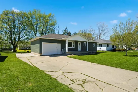 1110 N 2nd Street Manchester IA 52057
