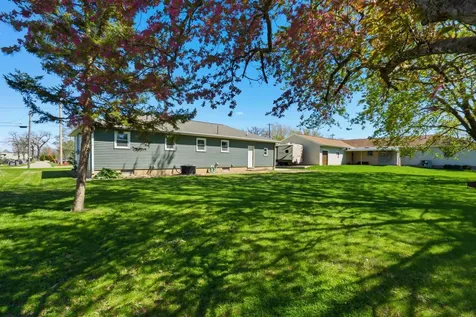 1110 N 2nd Street Manchester IA 52057