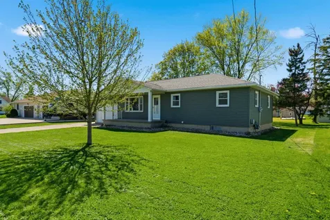 1110 N 2nd Street Manchester IA 52057