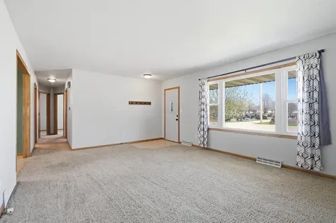 1110 N 2nd Street Manchester IA 52057