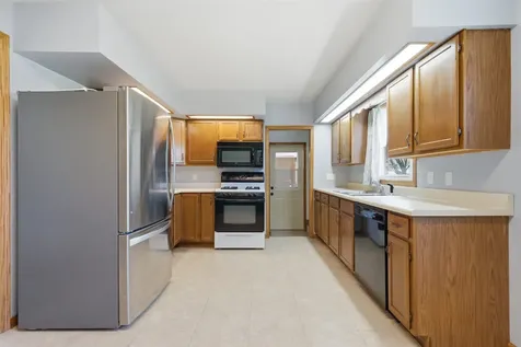 1110 N 2nd Street Manchester IA 52057