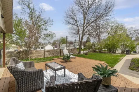 624 W 9th Street Cedar Falls IA 50613