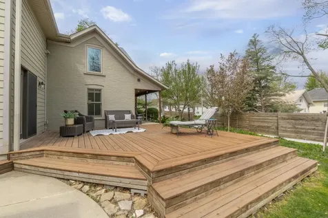 624 W 9th Street Cedar Falls IA 50613