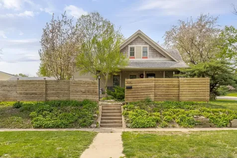 624 W 9th Street Cedar Falls IA 50613