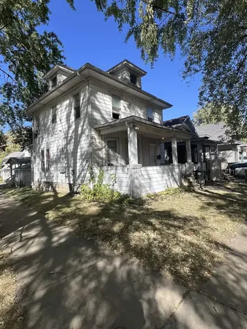 832 W 1st Waterloo IA 50701