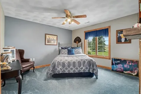2104 332nd Avenue Dyersville IA 52040