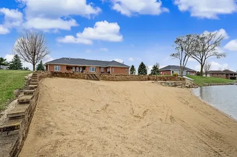 2104 332nd Avenue Dyersville IA 52040
