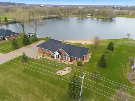 2104 332nd Avenue Dyersville IA 52040