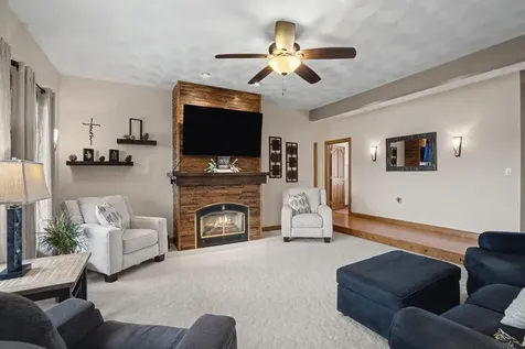 2104 332nd Avenue Dyersville IA 52040