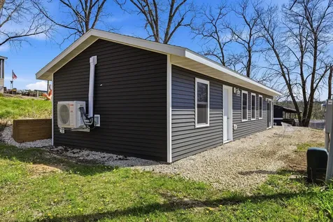 21686 257 Street Delhi IA 52223