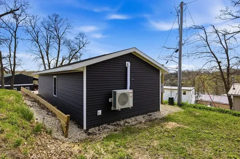 21686 257 Street Delhi IA 52223