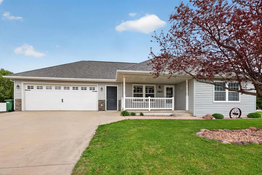 3817 Spring Court Waverly IA 50677