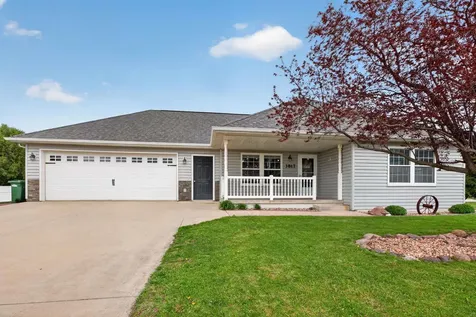 3817 Spring Court Waverly IA 50677
