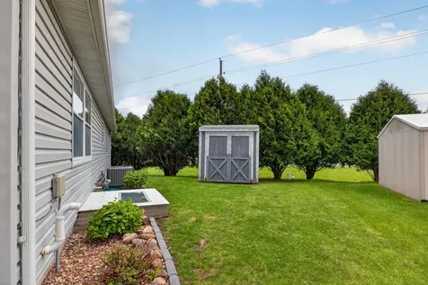 3817 Spring Court Waverly IA 50677