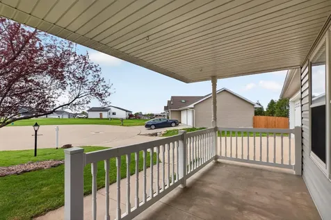 3817 Spring Court Waverly IA 50677
