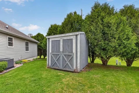3817 Spring Court Waverly IA 50677