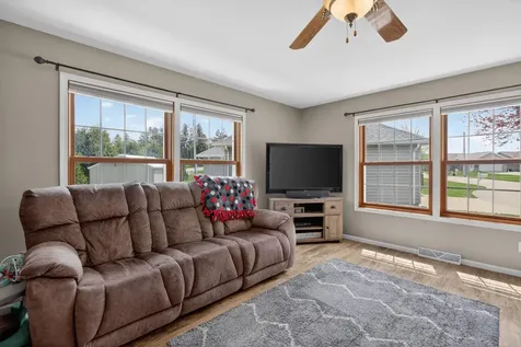 3817 Spring Court Waverly IA 50677