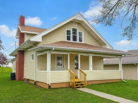413 4th Street Gladbrook IA 50635