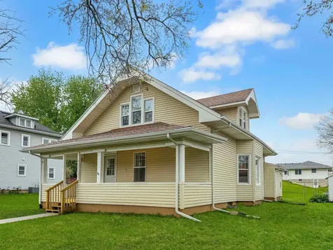 413 4th Street Gladbrook IA 50635