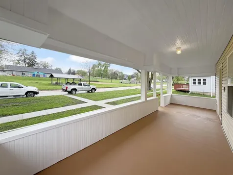 413 4th Street Gladbrook IA 50635