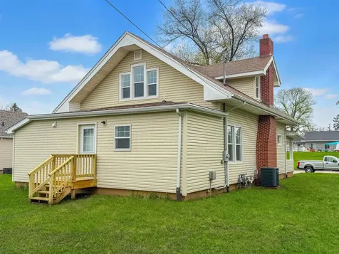 413 4th Street Gladbrook IA 50635