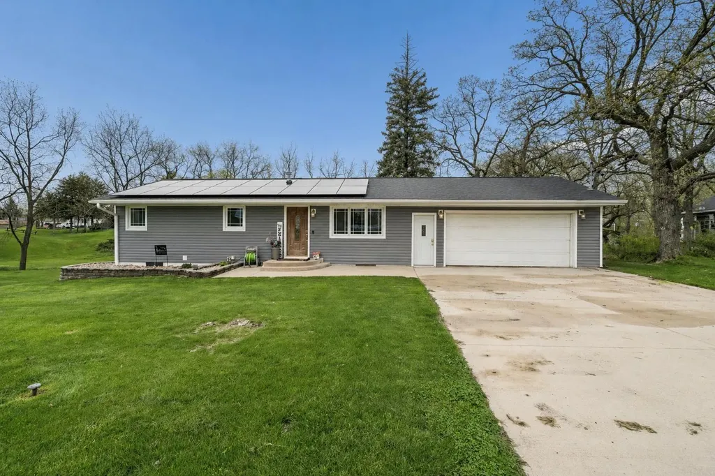 121 10th Street SW Oelwein IA 50662