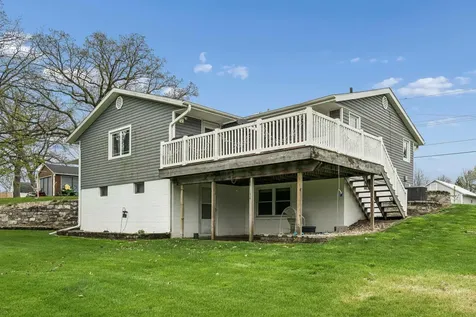 121 10th Street SW Oelwein IA 50662