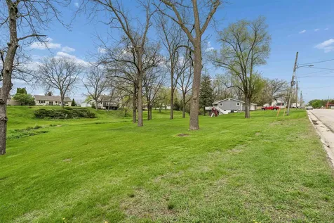 121 10th Street SW Oelwein IA 50662