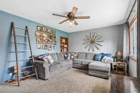 121 10th Street SW Oelwein IA 50662