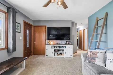 121 10th Street SW Oelwein IA 50662