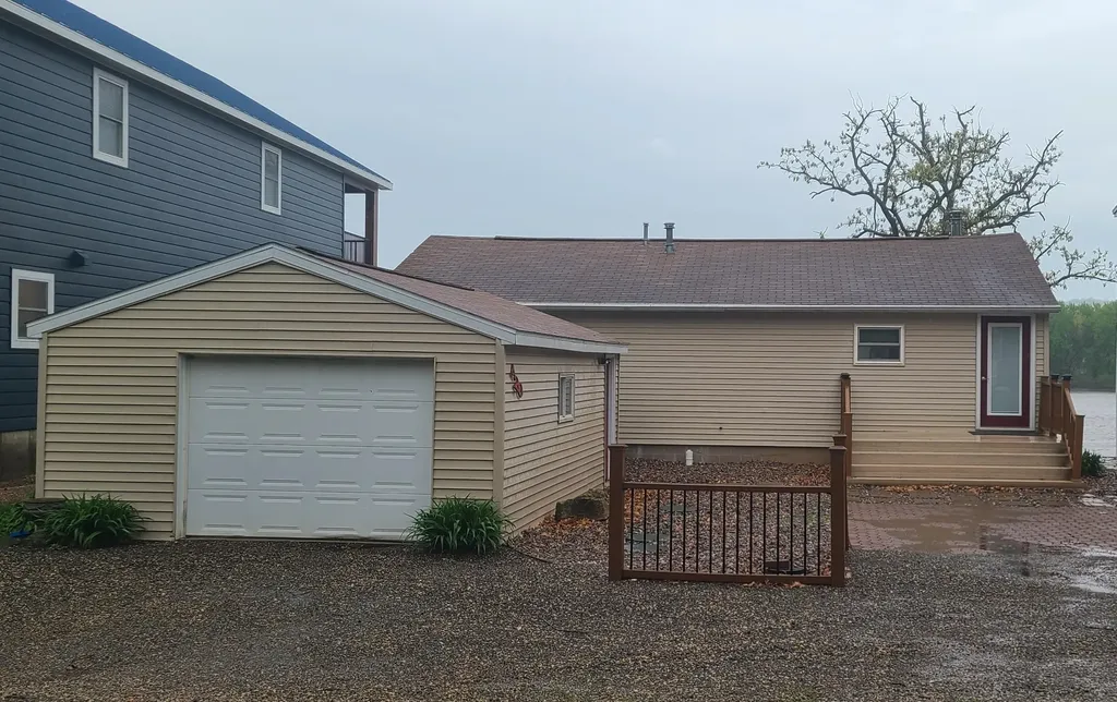 420 River View Road Guttenberg IA 52052