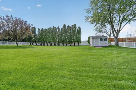 2124 Minnetonka Drive Cedar Falls IA 50613