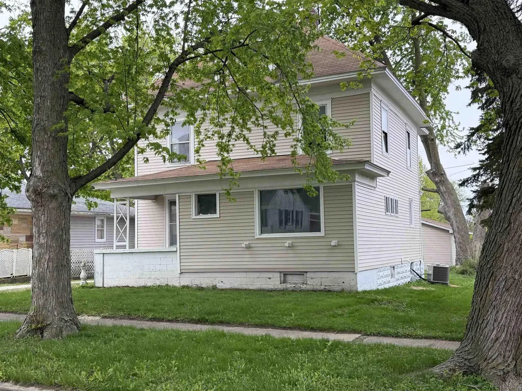 20 5th Avenue SE Oelwein IA 50662