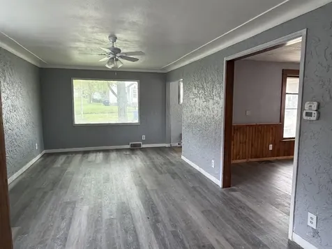 20 5th Avenue SE Oelwein IA 50662