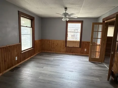 20 5th Avenue SE Oelwein IA 50662
