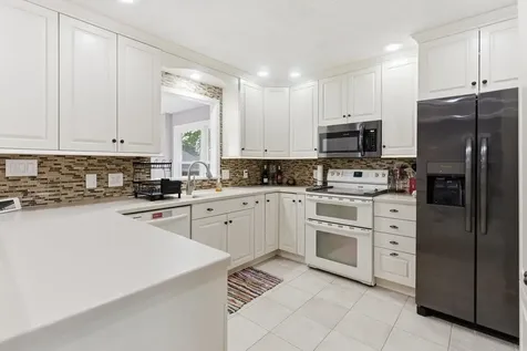 1102 Woodring Drive Waverly IA 50677