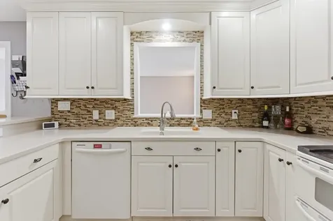 1102 Woodring Drive Waverly IA 50677