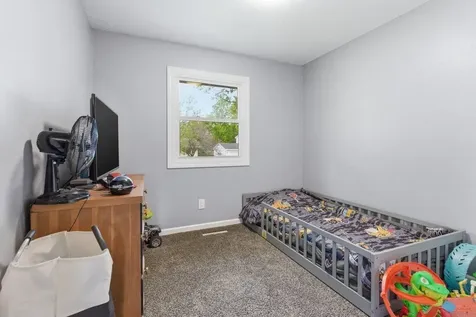 1102 Woodring Drive Waverly IA 50677