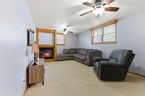 1102 Woodring Drive Waverly IA 50677