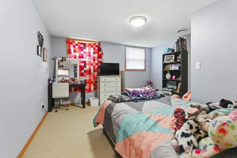 1102 Woodring Drive Waverly IA 50677
