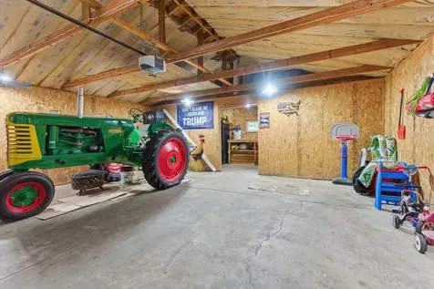 1102 Woodring Drive Waverly IA 50677