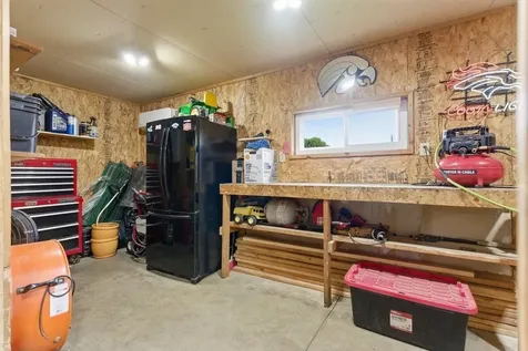 1102 Woodring Drive Waverly IA 50677