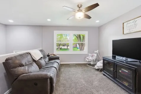 1102 Woodring Drive Waverly IA 50677