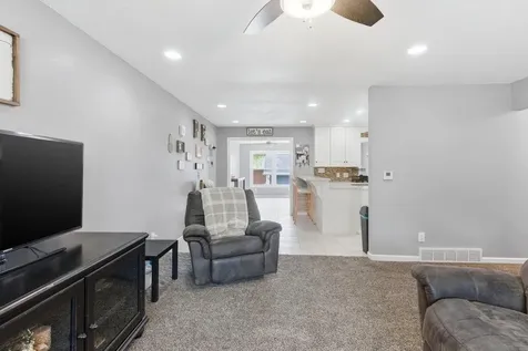 1102 Woodring Drive Waverly IA 50677