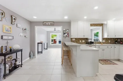 1102 Woodring Drive Waverly IA 50677