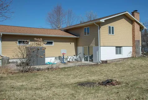 406 Monroe Street Dysart IA 52224